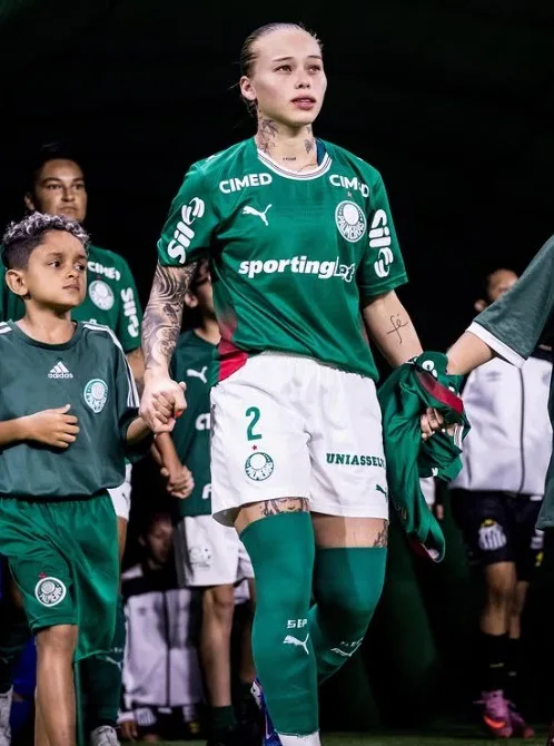 Cartola feminino: lateral do Palmeiras brilha no ataque e na defesa e é a destaque da 16ª rodada