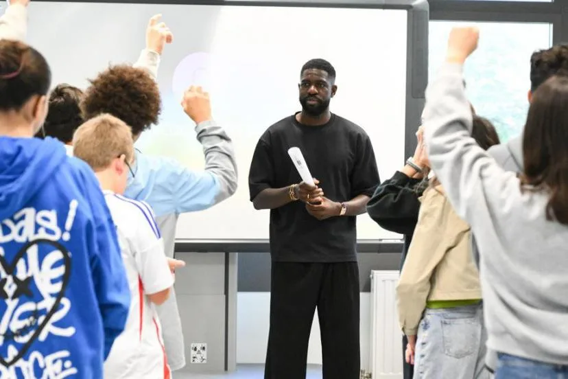 « Plus on les sensibilise jeunes, mieux ils vont se porter plus tard », Samuel Umtiti au collège pour parler de la santé mentale