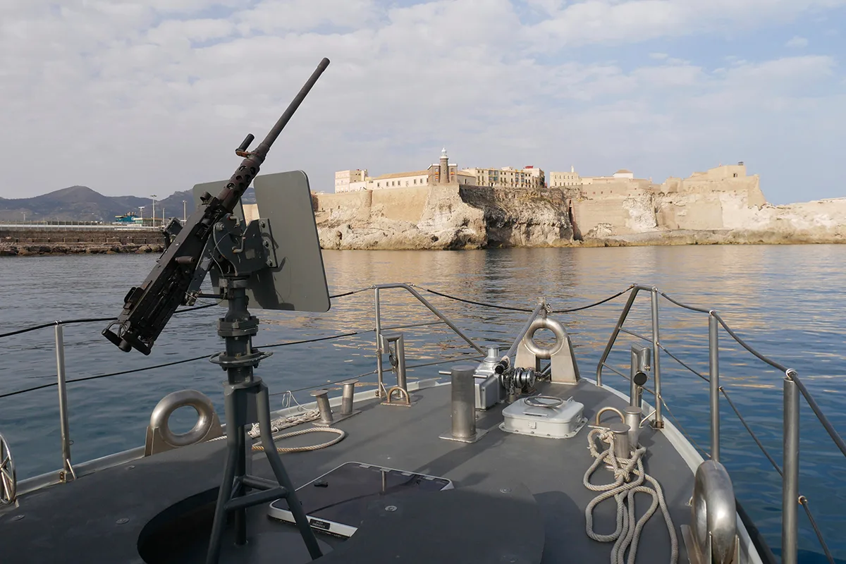 El aniversario de Alhucemas y Vélez de la Gomera: siglos de españolidad y bastión militar frente a los 'beach clubs' marroquíes