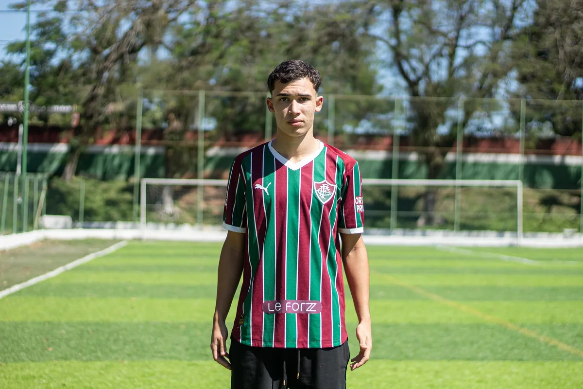 Fluminense assina primeiro contrato profissional de joia do sub-17; acordo tem multa de R$ 360 milhões