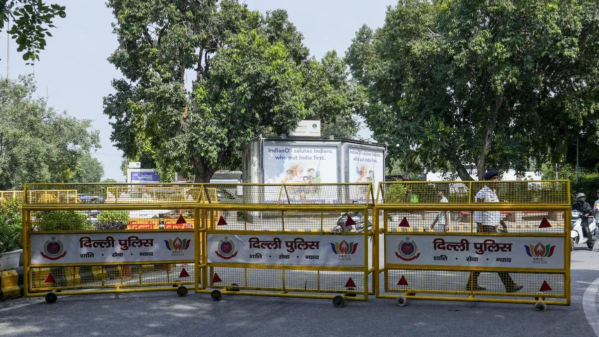Heavy deployment, stir hitting livelihood, say traders and vendors in central Delhi