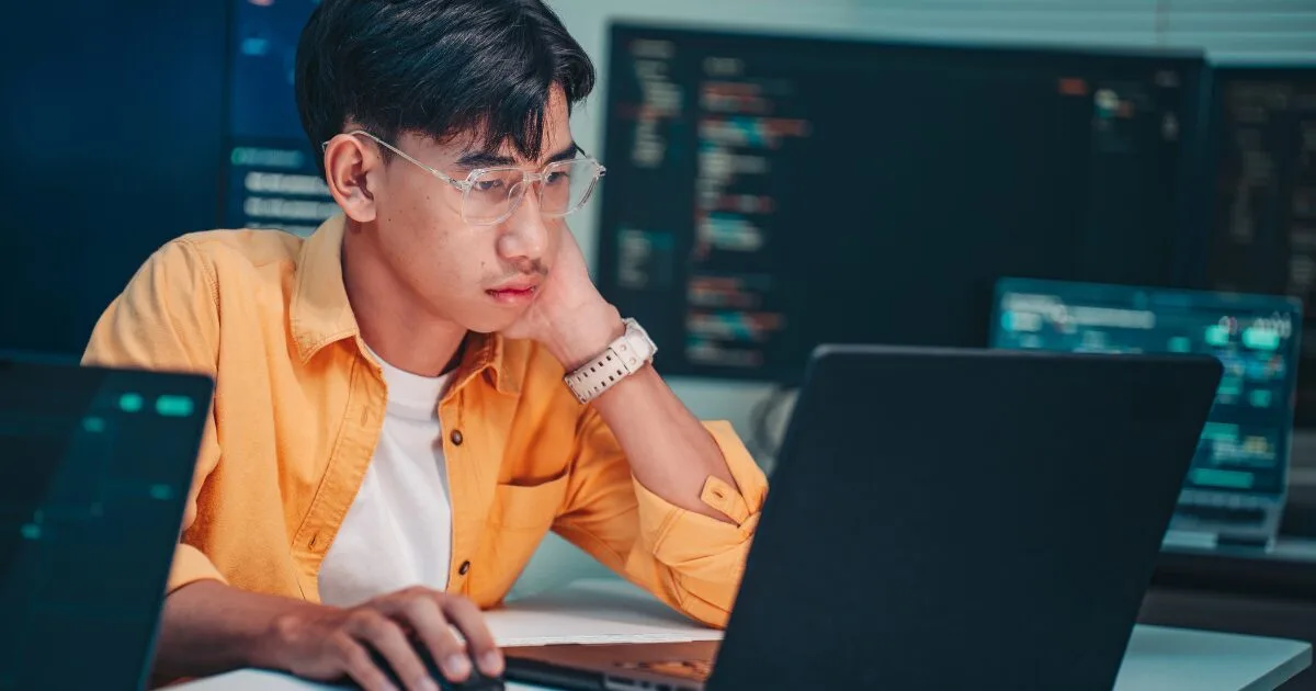 IA eleva régua para juniores em vagas de tecnologia, mostra Gupy