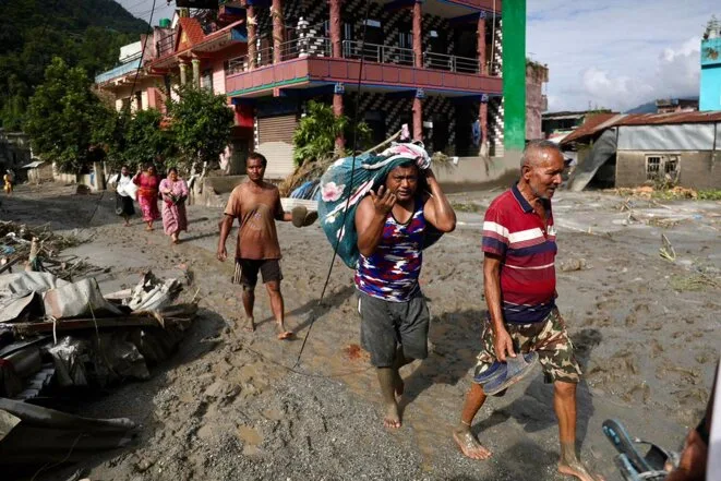 Au moins 180 morts et plus de 1 300 disparus après la crue dévastatrice au Népal et au Tibet