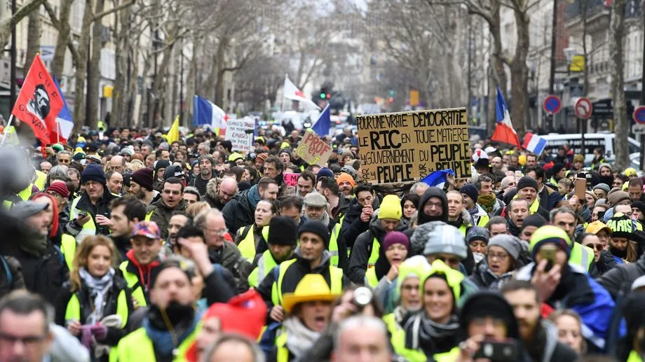 Mobilisation du 17 octobre : comment les "gilets jaunes" s’organisent dans le sillage de la contestation lycéenne