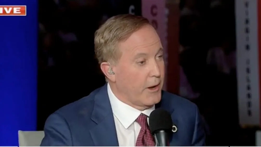 Fox Host Corners Goon on Trump Cash Bribe With His Own Quote