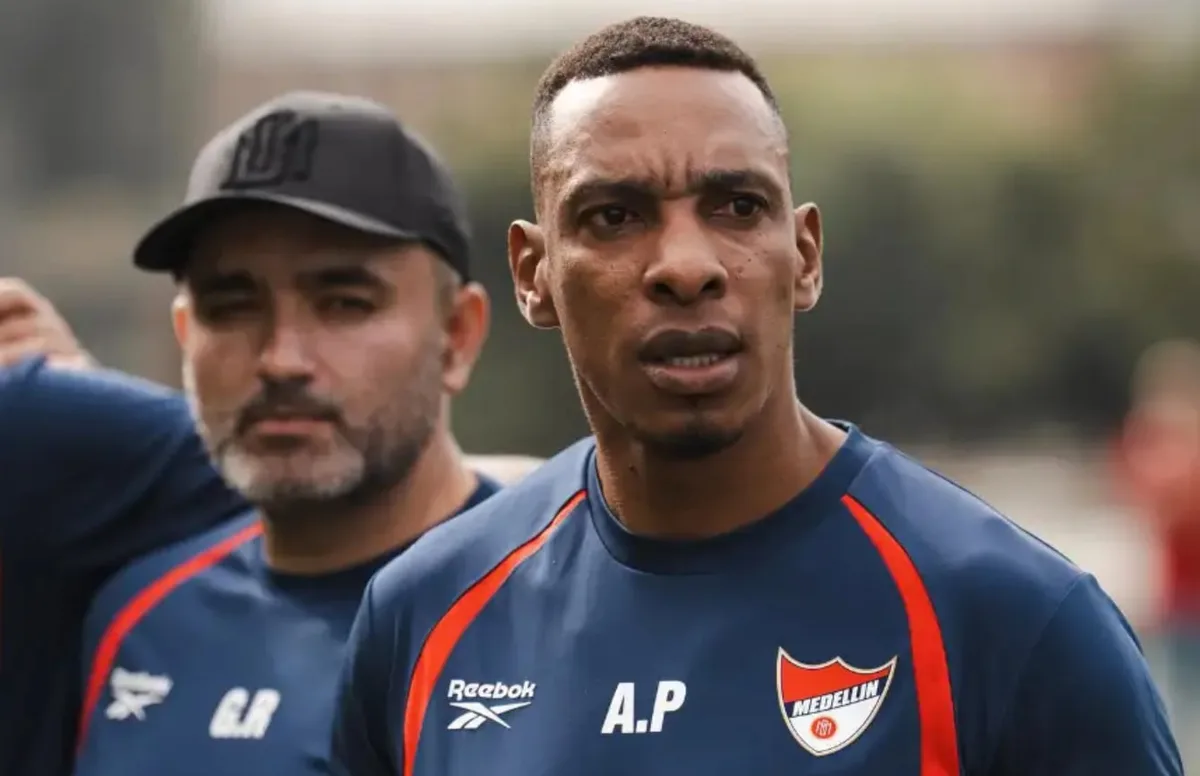 Carlos Antonio Vélez anticipó un lapidario futuro para el técnico del Medellín: “Amaranto definitivamente no ha podido”