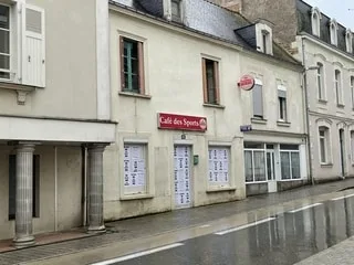 Au centre de vives polémiques, ce bar de Maine-et-Loire devrait rouvrir fin octobre : des habitants inquiets