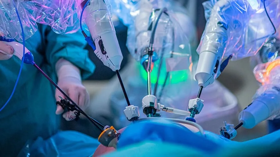 El Salvador suma cirugía robótica con el sistema Versius en el nuevo Hospital Nacional Rosales