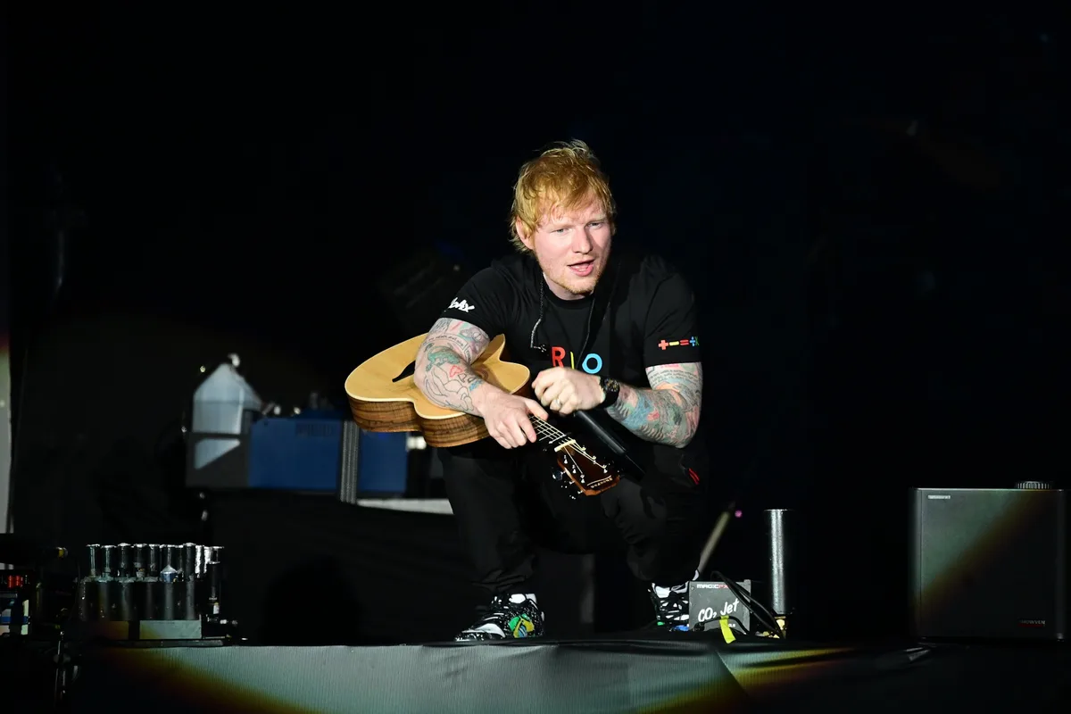 Ed Sheeran perde mais de 300 mil seguidores após expulsão de rapper da turnê
