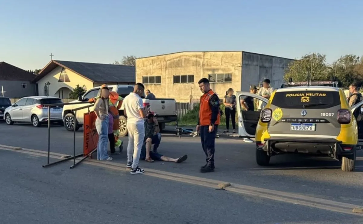 Idoso fica ferido após acidente entre moto e bicicleta em Almirante Tamandaré: “Sangrando bastante”
