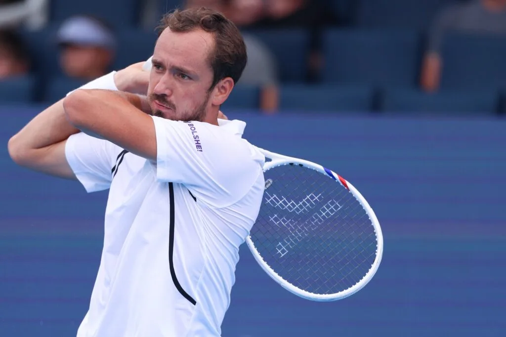 Medvedev e Tsitsipas podem se pegar na semi de Winston-Salem