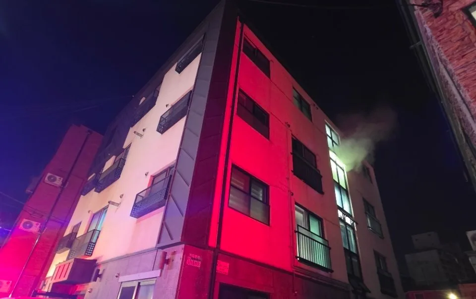 반려묘가 전기레인지 ‘꾹꾹이’…대전 다가구주택서 화재
