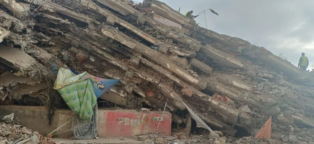 El riesgo de colapso de las Opppe de playa Los Cocos fue advertido por la geóloga Mariela Gómez mucho antes de los terremotos
