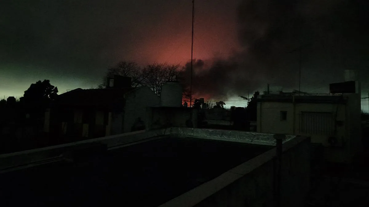 El incendio de una central eléctrica provocó un gran apagón en La Plata