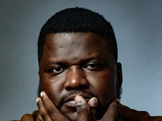 « C’était ça ou mourir », la poignante odyssée d’un migrant racontée par Thélyson Orélien