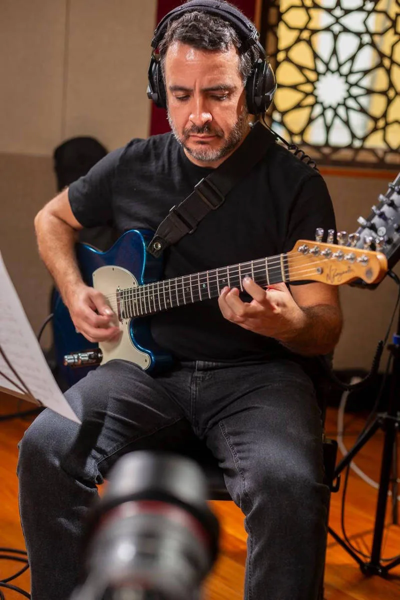 Guitarrista Daniel Oliva lan�a segundo disco autoral com show em S�o Paulo