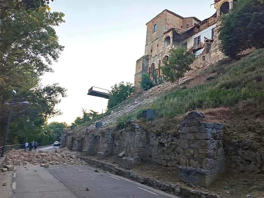 El alcalde de Almazán llevaba años avisando de que su palacio del siglo XV se iba a caer. Esta semana ha caído