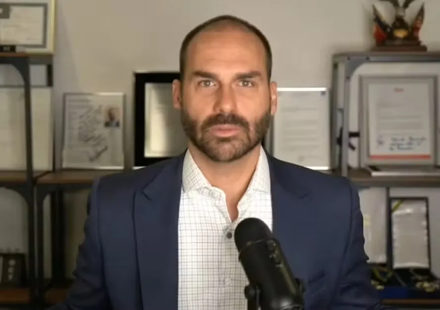 Ministério da Justiça demite Eduardo Bolsonaro da PF por abandono de cargo