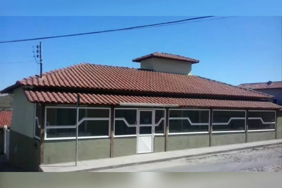 Criança de 7 anos morre engasgada dentro de escola em MG