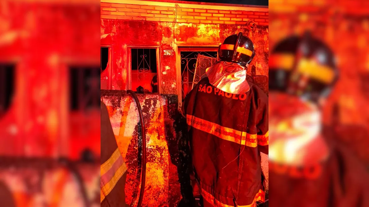 Incêndio atinge casa na Vila Barros e mobiliza bombeiros em Marília
