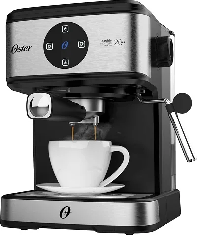 Cafeteira Espresso Oster com 38% de desconto: espresso, cappuccino com café em pó ou cápsula Nespresso