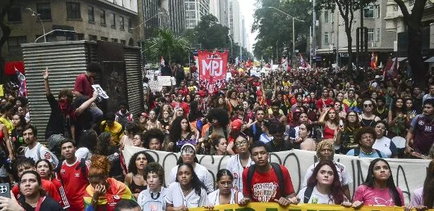 Mobilização pró-Lula cresce nas ruas e redes antes de reação da campanha