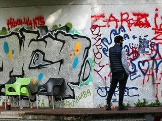 « Tranquillement assis à la terrasse d’un café, j’ai assisté à la vie ordinaire d’un point de deal »