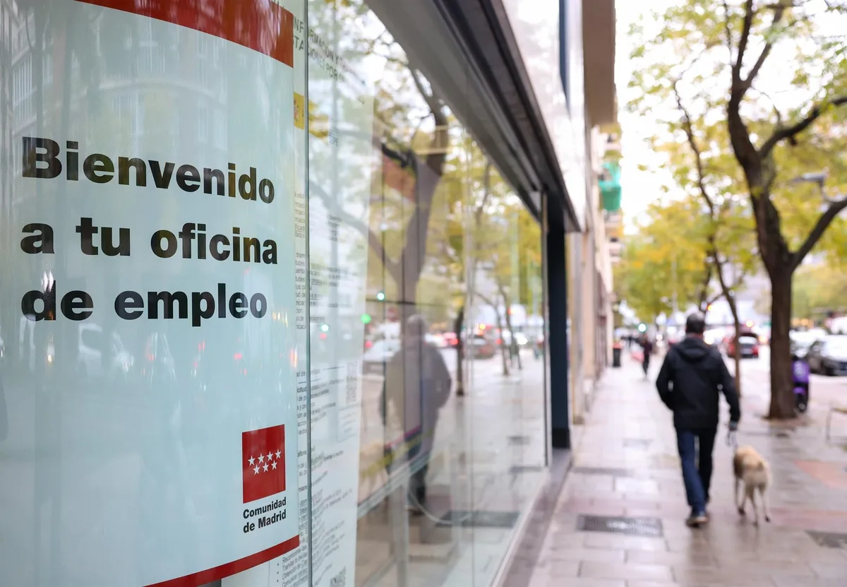 El paro sube en 44.419 personas en agosto, su mayor alza en este mes desde 2019, lastrado por los servicios