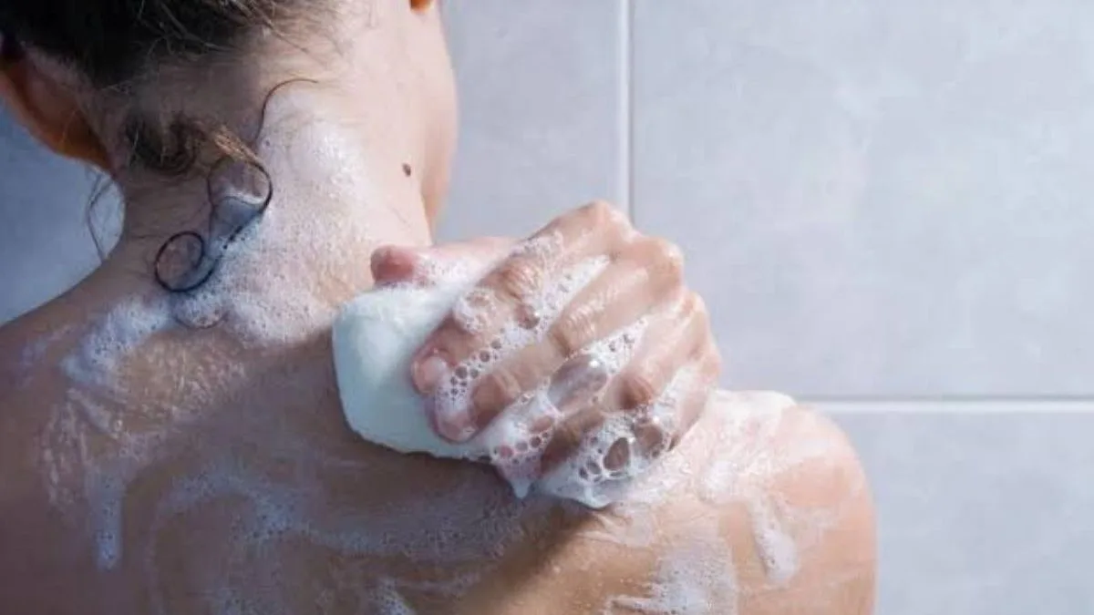 Anvisa proíbe cosméticos, sabonetes e perfumes irregulares no Brasil; consumidores devem interromper uso