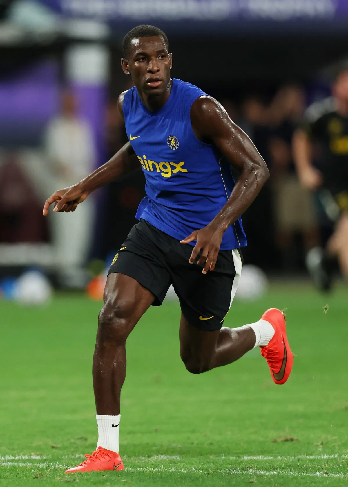 Aston Villa contrata atacante do Chelsea por R$ 455 milhões