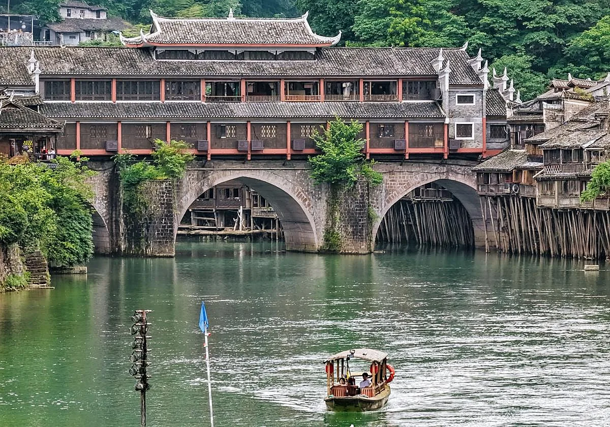 Hunan y Hainan, del paraje que inspiró Avatar al reducto tropical de playa