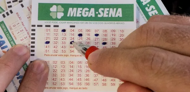 Mega-Sena: quanto R$ 25 milhões rendem todo mês na poupança e no Tesouro