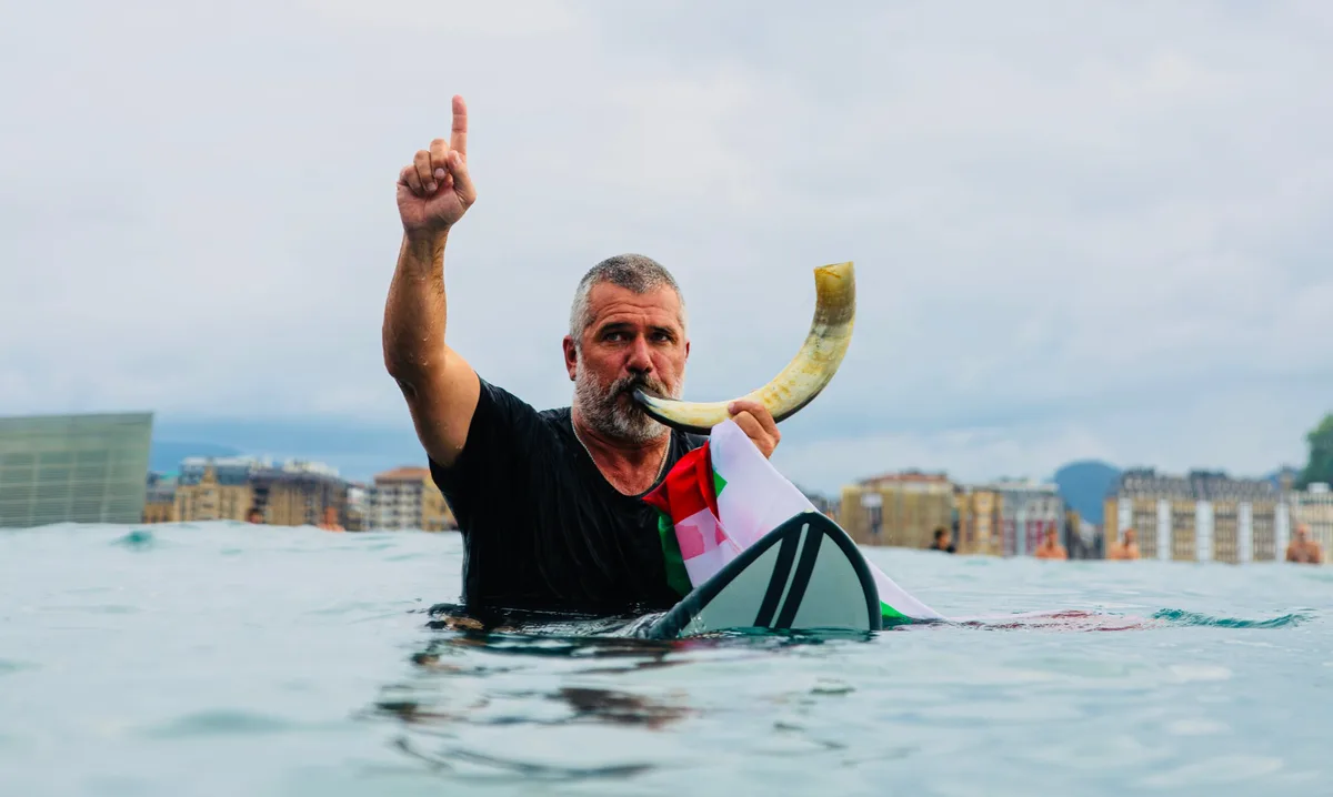 Emotivo y multitudinario adiós a Asier Arretxea: “Has dejado una huella imborrable”
