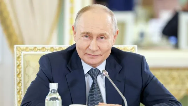 Pezeshkian Sends Birthday Greetings to Putin by Phone