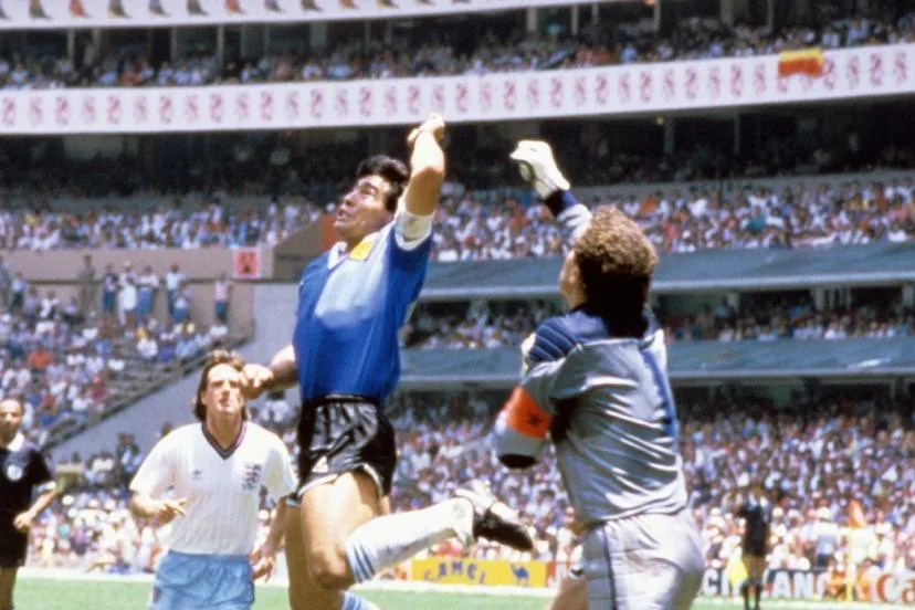 Le ballon du but de « la main de Dieu » marqué par Diego Maradona lors du Mondial 1986 vendu plus de 2,8 M€