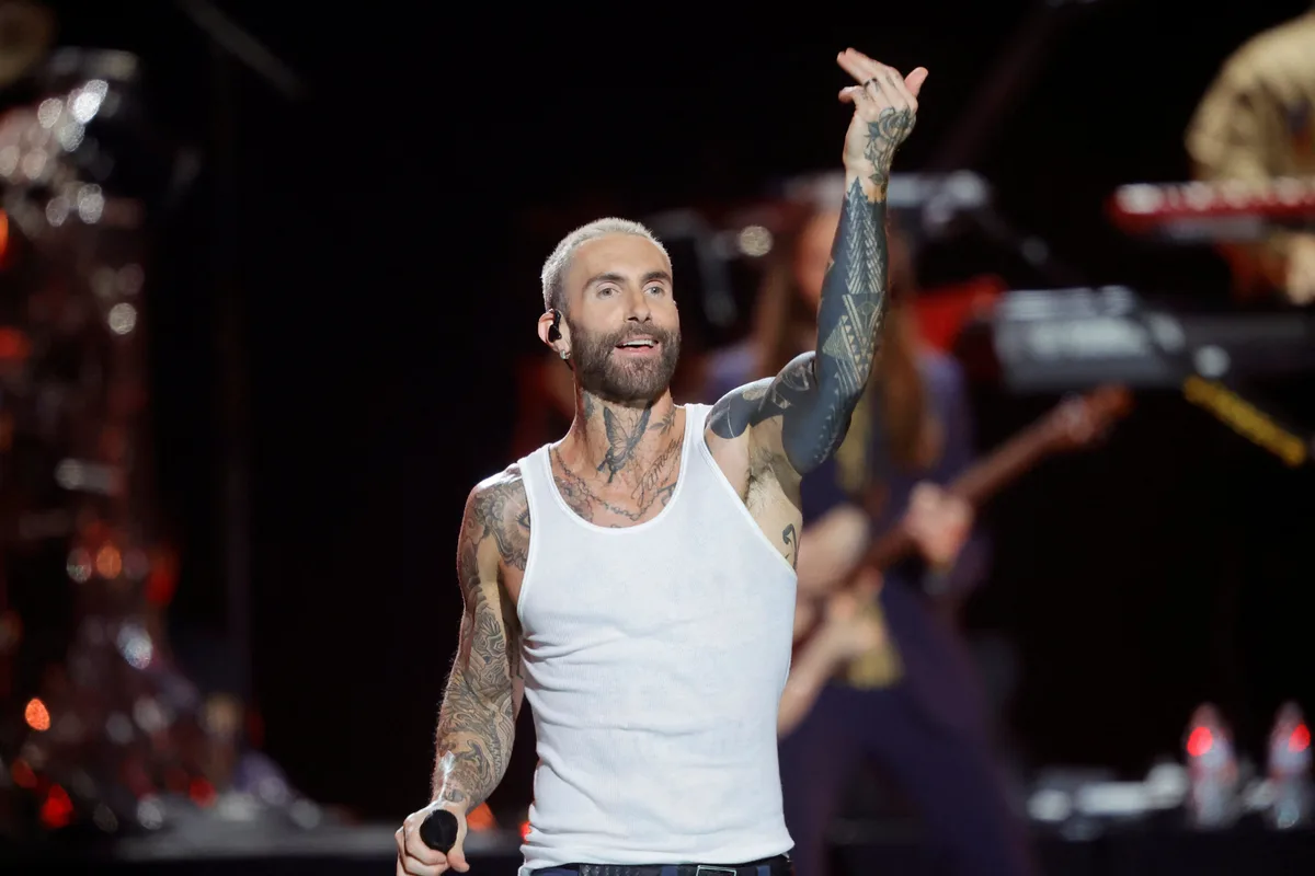 Adam Levine de Maroon 5 dedicó canción y emotivas palabras a los damnificados por el terremoto en Colombia: “Quiero darles un poco de amor”