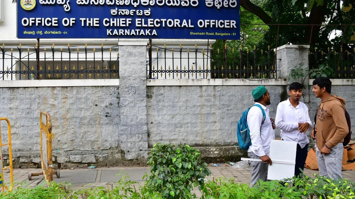 Karnataka Minister meets protesters, promises to highlight concerns and ask ECI for extension of SIR deadline