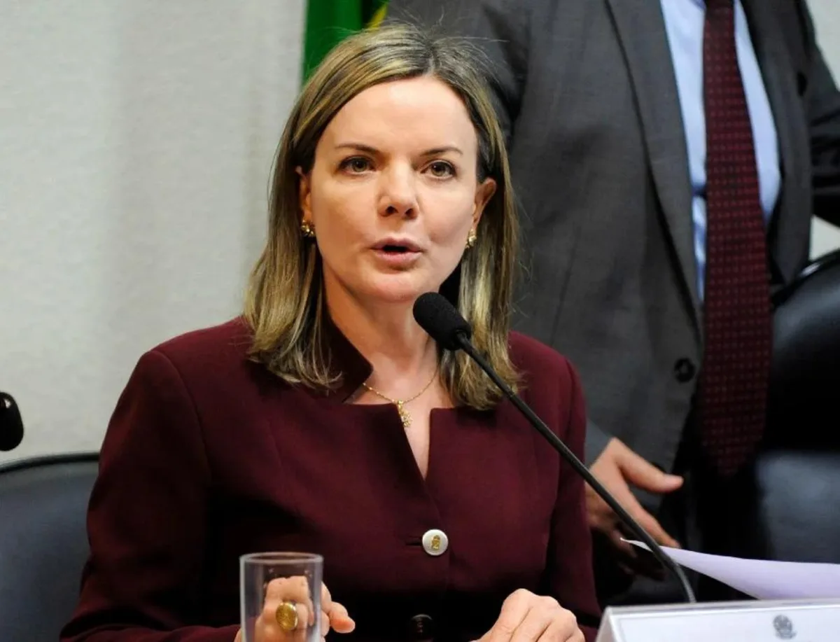 Gleisi denuncia Deltan Dallagnol e Filipe Barros por violência política de gênero