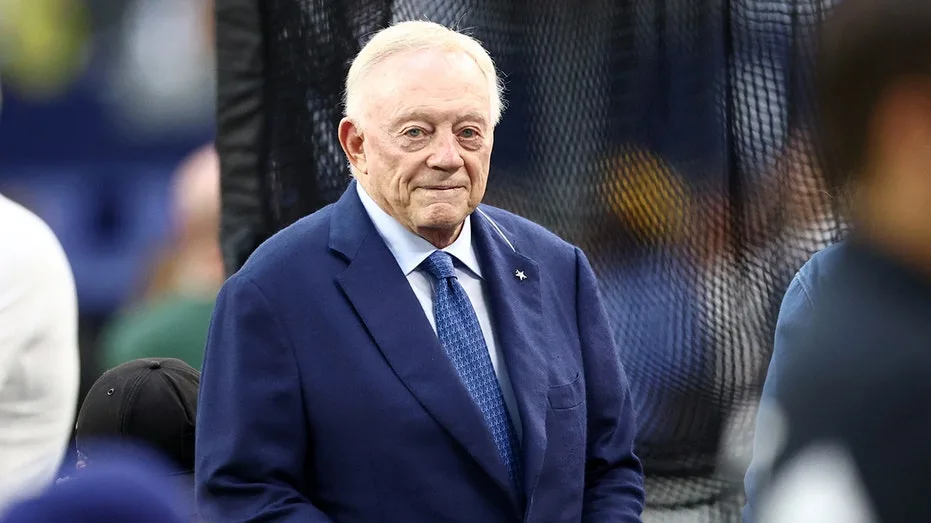 Cowboys owner Jerry Jones recounts Green Bay bare-butt story that left cringeworthy image in his mind