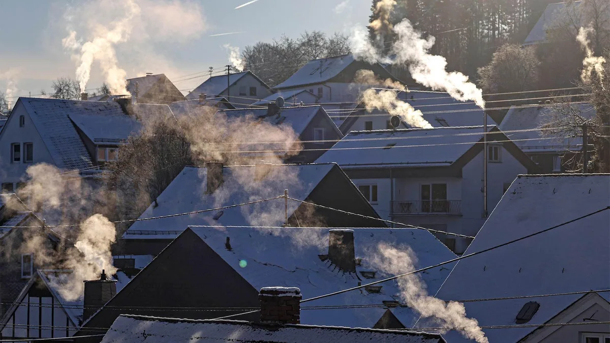 Steigende Preise für Benzin, Heizöl, Gas - wie teuer wird der Winter?