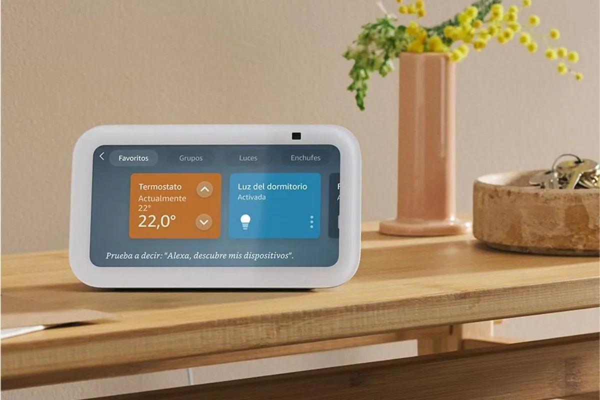 El dispositivo de Amazon que convierte cualquier habitación en un hogar inteligente cuesta poco más de 50 euros
