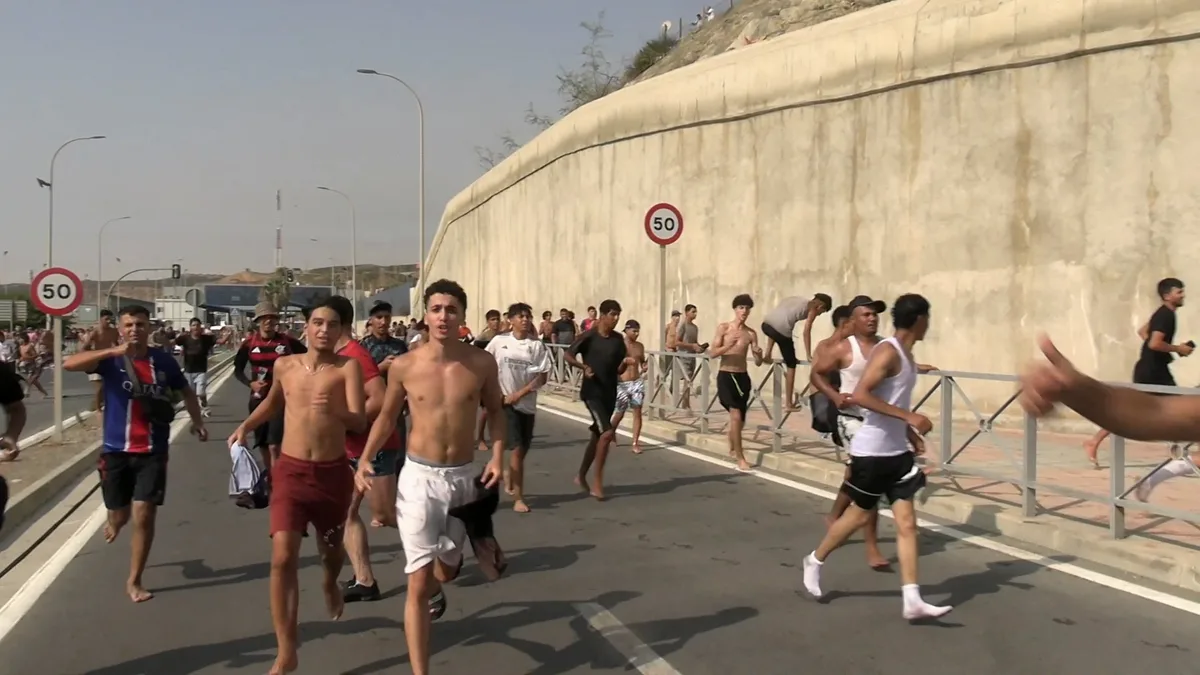 Meta e TikTok concordam em checar conteúdos sobre Ceuta para evitar que informações falsas induzam travessia de imigrantes, diz UE