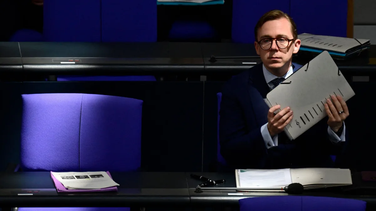 Philipp Amthor: Helfer im Überlebenskampf