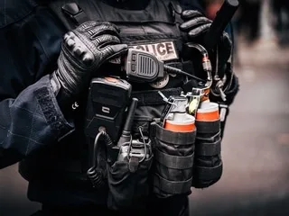 Manifestations du 17 octobre : l’usage de grenades assourdissantes, autorisé par Laurent Nuñez, taxé d’« irresponsable »