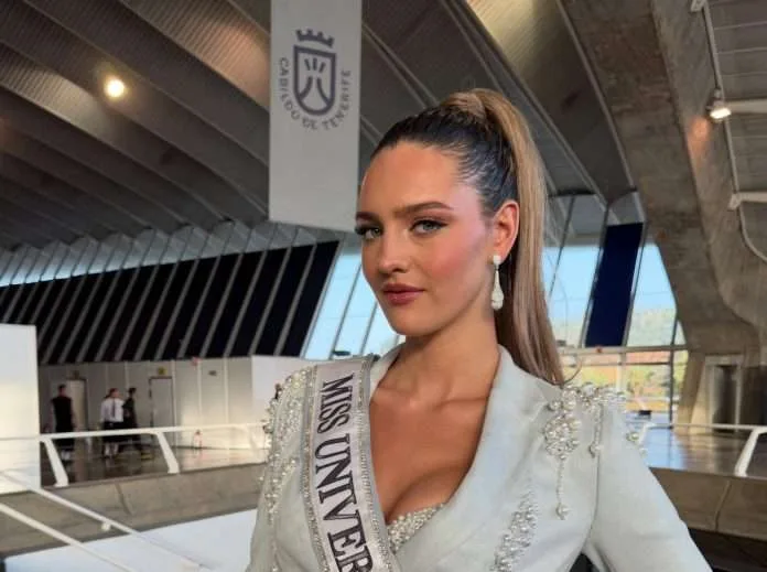 El diseñador Gionni Straccia le gustaría vestir a Clara Vegas