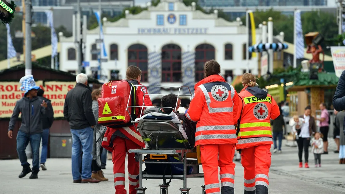 Gefahr für Sanitäterinnen und Sanitäter: Oktoberfest 2026: Darum erhielten Rettungskräfte jetzt eine Spezialausbildung
