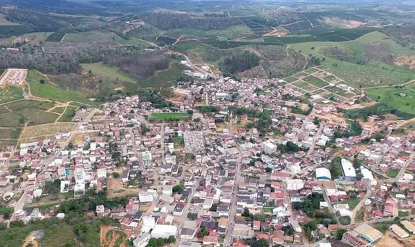 Homem é encontrado morto e parcialmente enterrado em matagal em Vila Valério