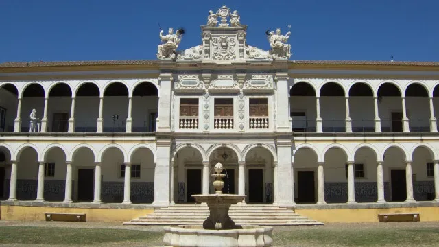 Mecenas deram €177 mil para apoiar 81 estudantes da Universidade de Évora