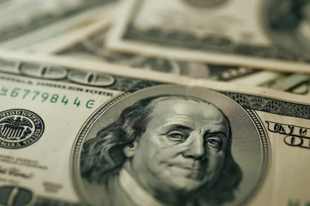 Dólar avança a R$ 5,22 com tensão entre Estados Unidos e Irã