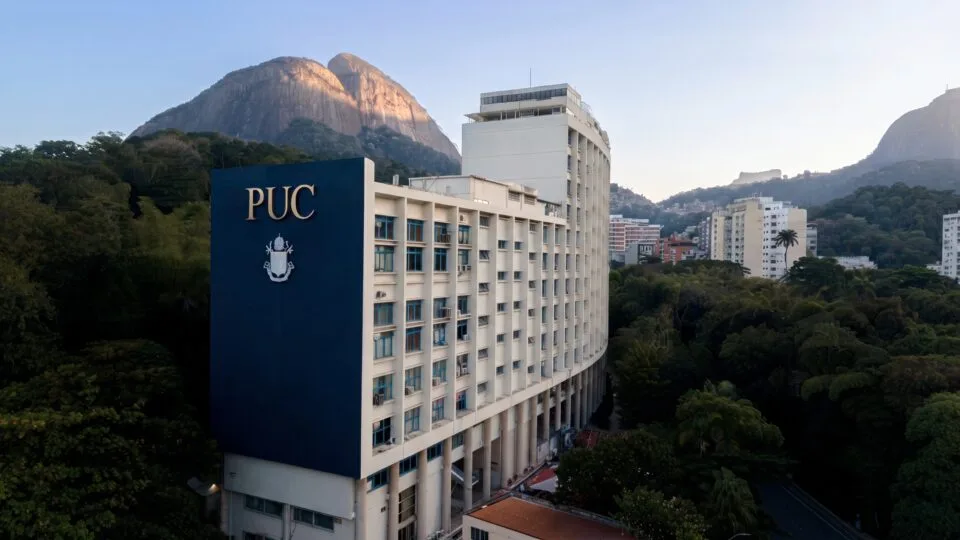 PUC-Rio veta ato de estudantes contra o governo do PT